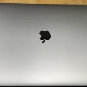 Oferta Macbook Pro 2019 Touchbar 16 Pulgadas i9 32gb 512gb nvme AMD 4gb - Imagen 4