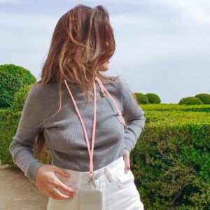 Cordón Colgante COOL Universal con Tarjeta para Smartphone Rosa - Imagen 3
